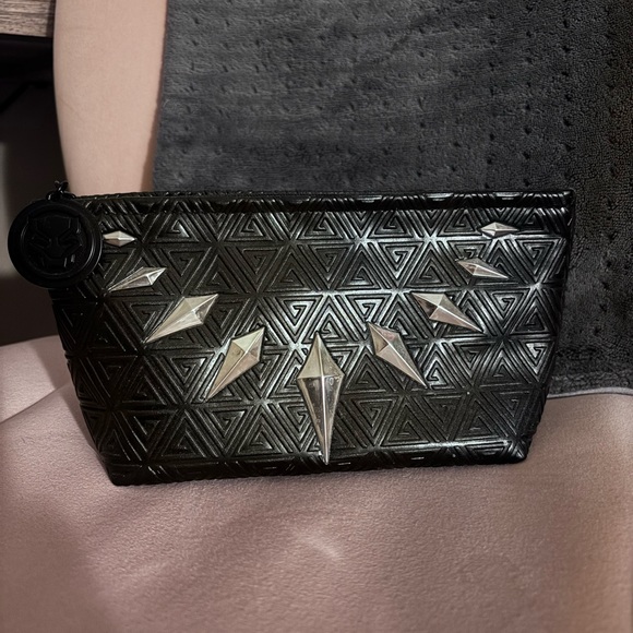 MAC Cosmetics x Marvel Black Panther Cosmetic Pouch - Picture 1 of 6